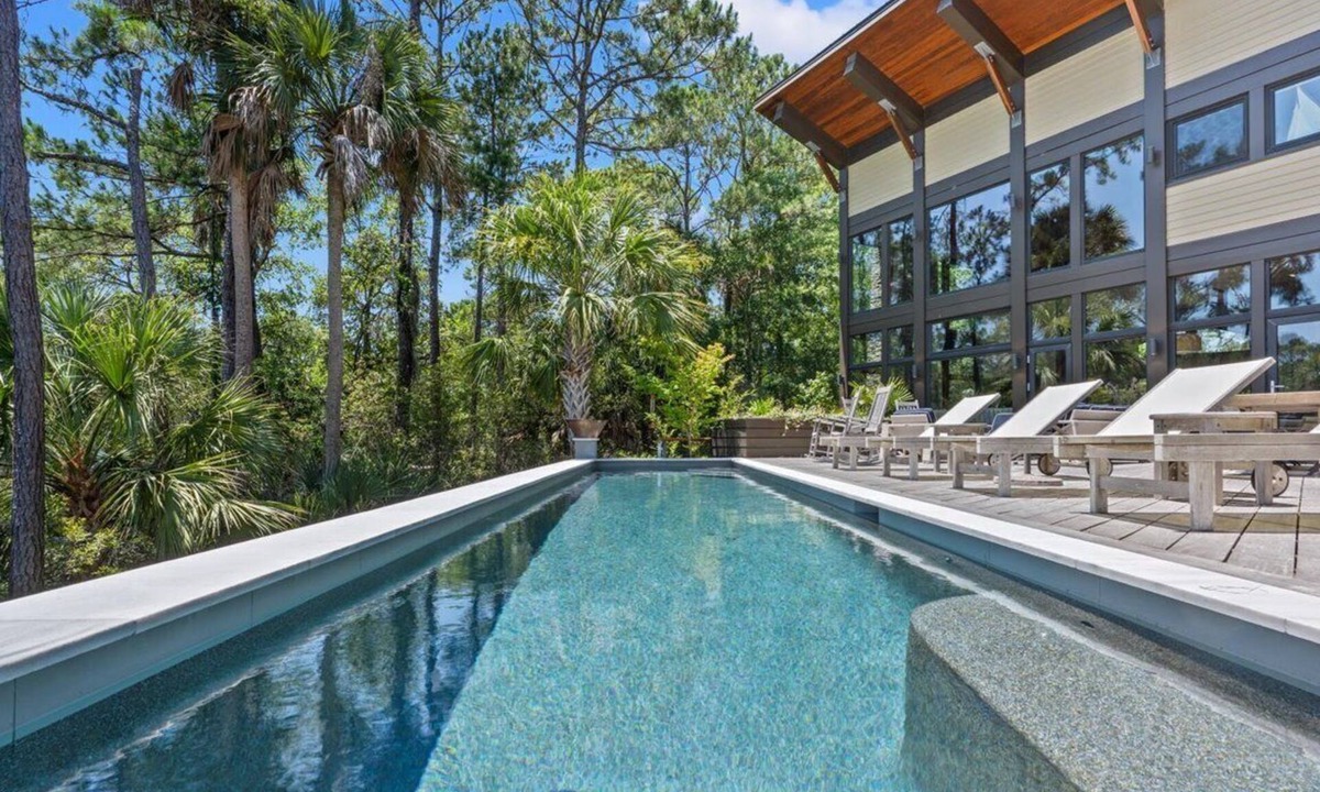 Vanderhorst Plantation House | 102 Blue Heron Pond Road by Akers Ellis Rentals