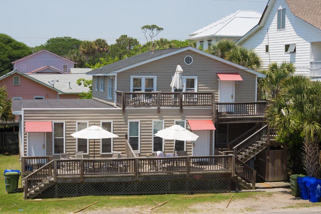 Folly Beach Villa | 118 E Arctic Unit C - Salty Shack - Across from the Beach