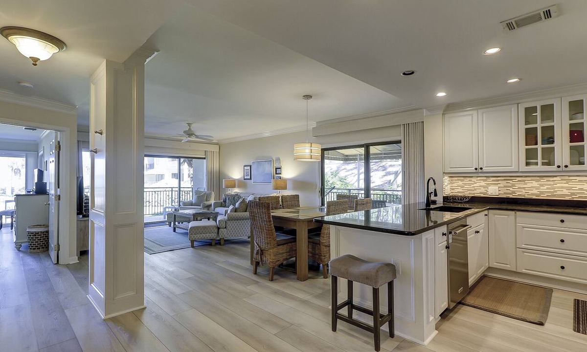 South Beach Condo | 1851 Beachside Tennis - Gorgeous Vies of Calibogue Sound!