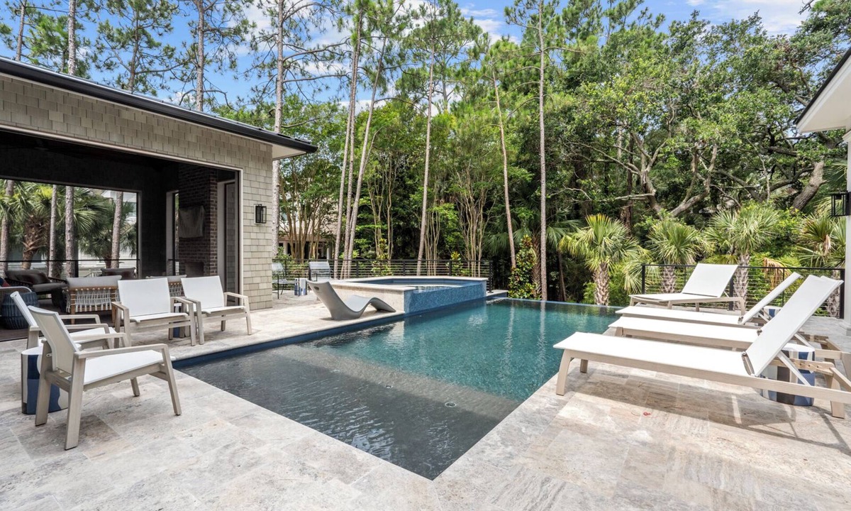 Vanderhorst Plantation House | 194 Ballybunion Drive by Akers Ellis Rentals
