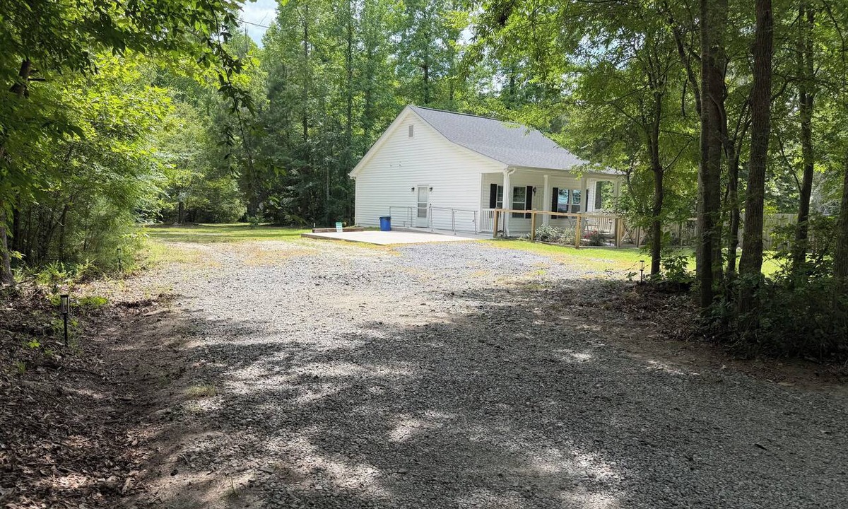 Summerville Cottage | 2-bedroom cottage in adorable Summerville with AC comfort