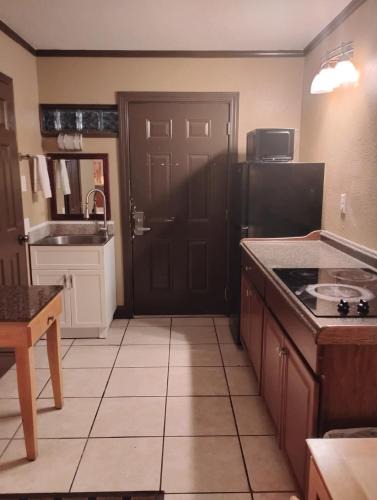 Baton Rouge Apartment | 2 Double Bed Studio with Full Kitchen 116