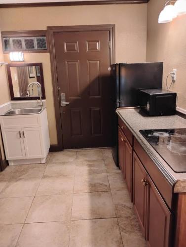 Baton Rouge Apartment | 2 Double Beds Studio with Full Kitchen 104