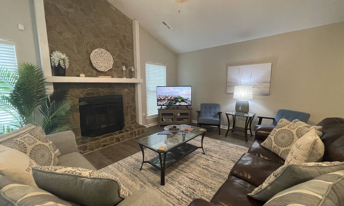 North Charleston House | 2 King Suites Fire Pit Hot Tub Air Hockey 1