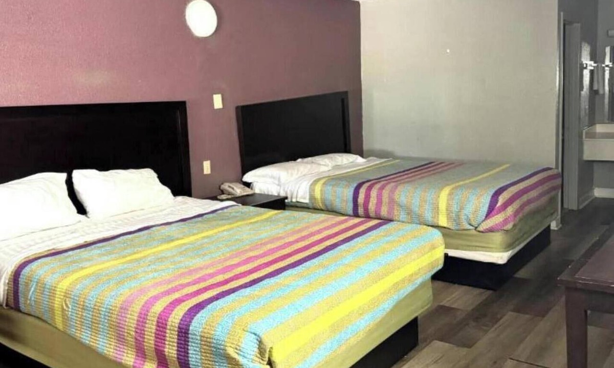 Forrest City Apartment | 2 Queen Beds Non-Smoking