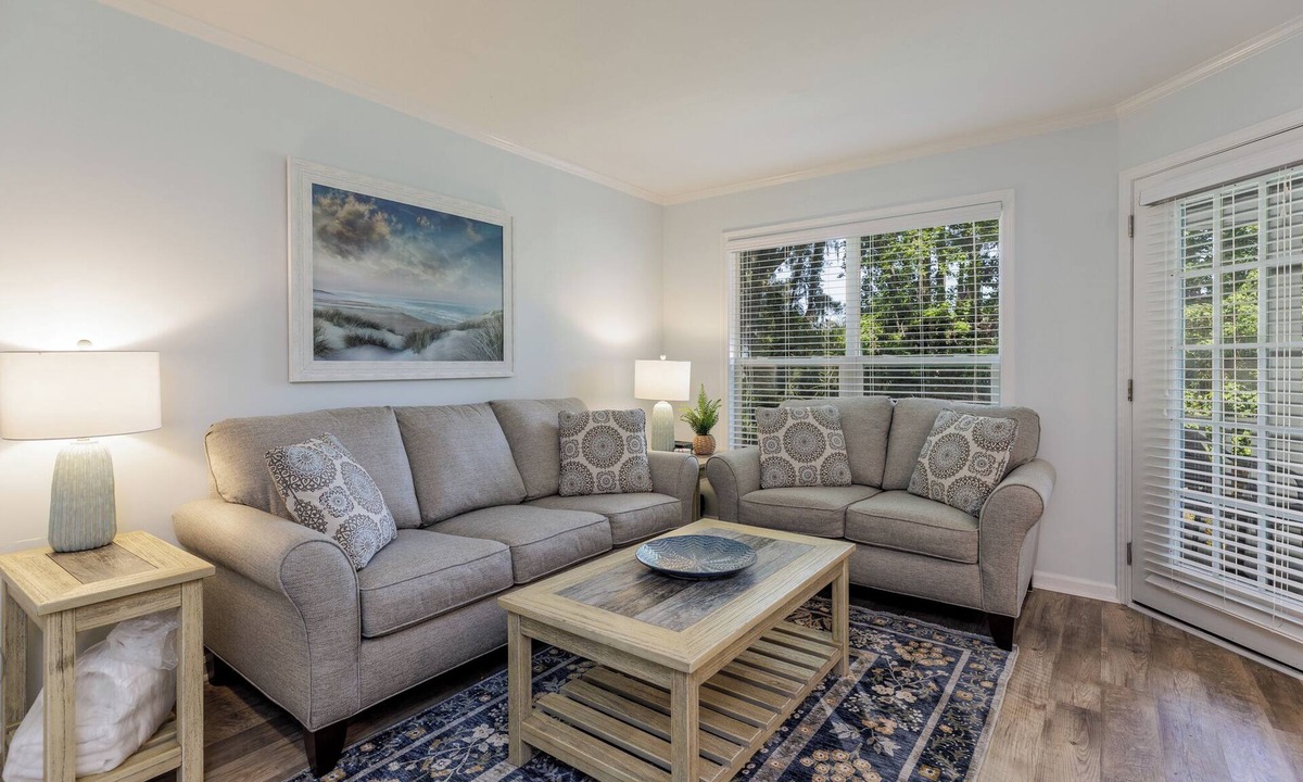 The Cottages Villa | 24 The Cottages: 3 Bedroom Cottage in Shipyard. Free Bikes, Beach Pass, Pool