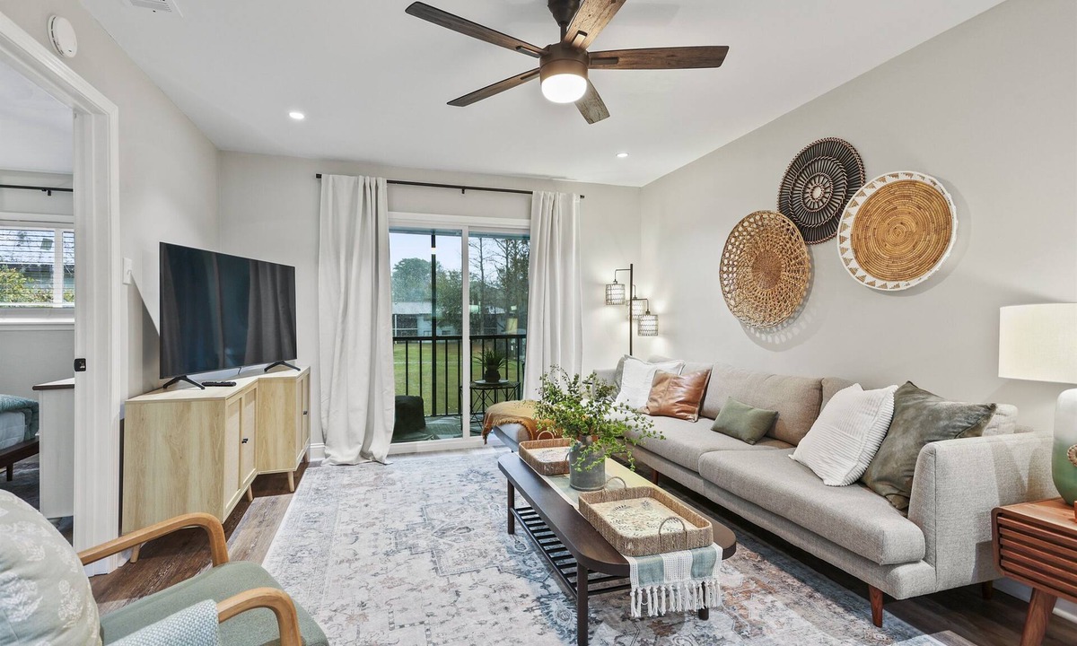 Montgomery Condo | 2bd/2ba Condo * Renovated * Dogs Welcome * Condo in Savannah*30+ day stay *Pool