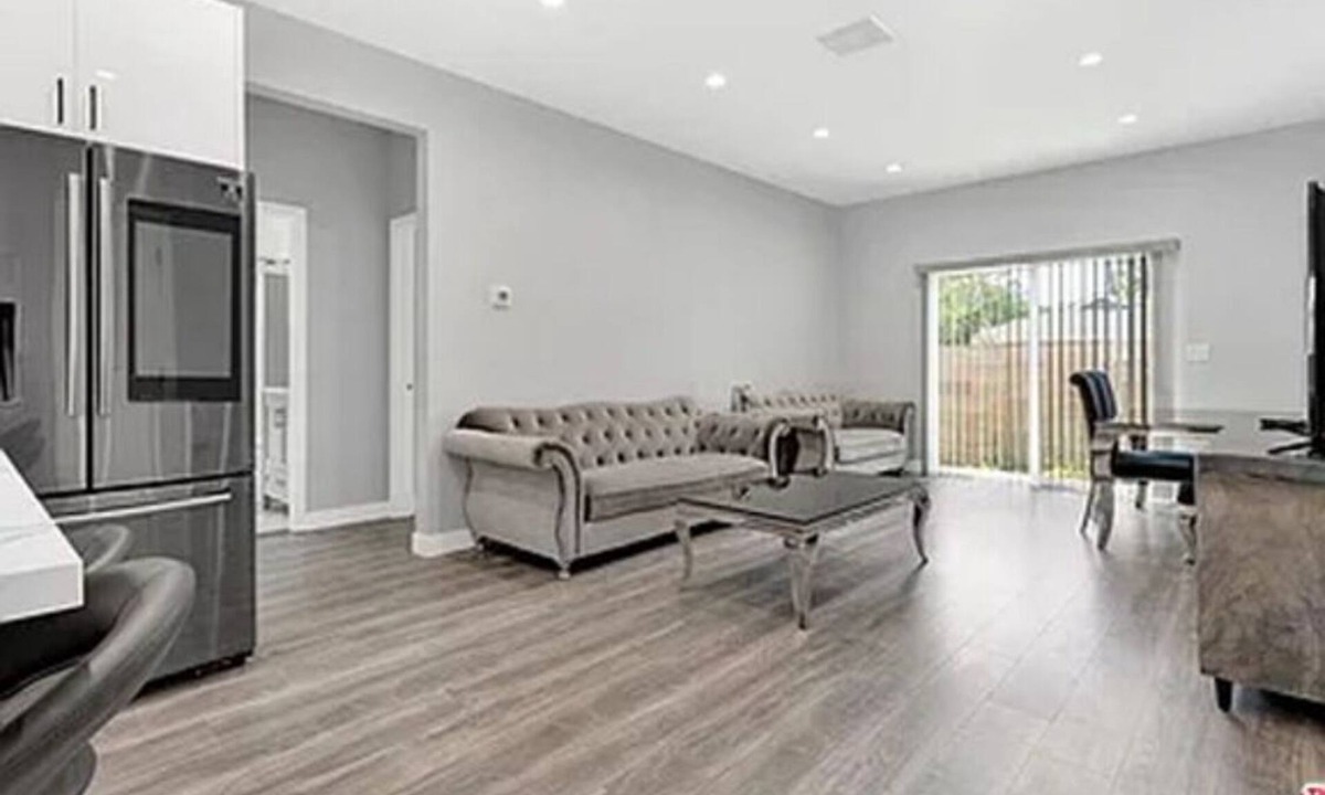 North Hollywood House | 3-bedroom house right next to Burbank Hollywood Airport!