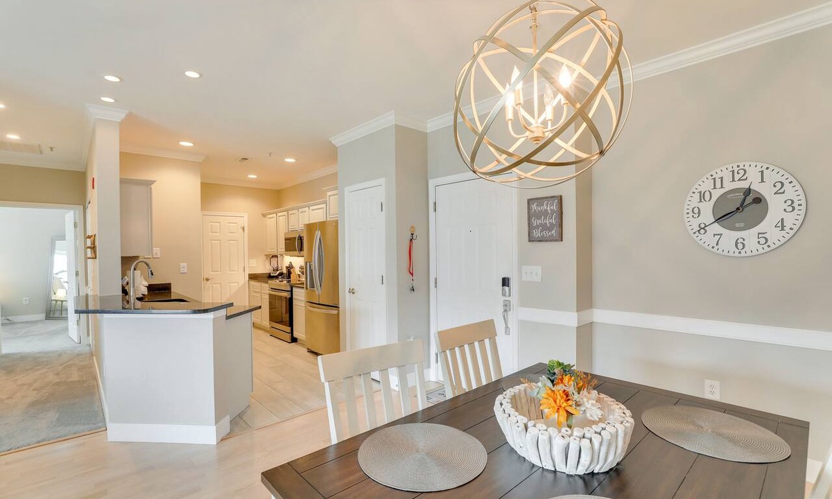 Charleston Condo | 3 Mi to Folly Beach: Condo w/Pool Access!