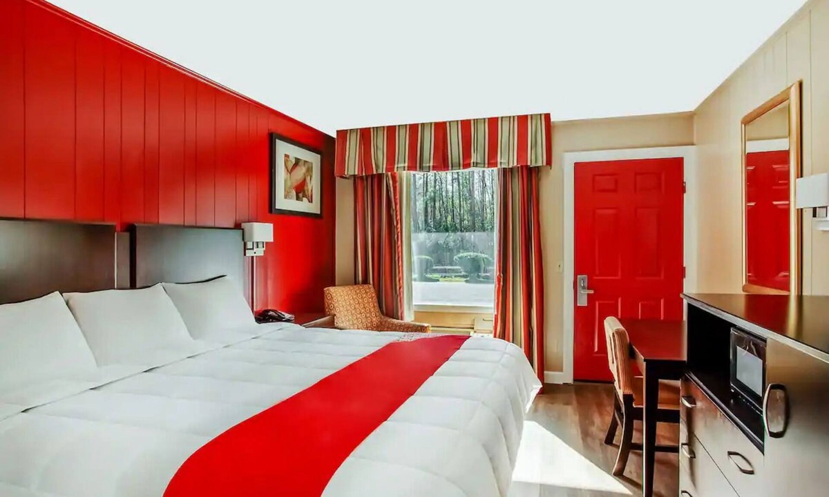 Ridgeland Hotel | 3 Peaceful King Rooms w/Essentials for Convenient Stay in Ridgeland