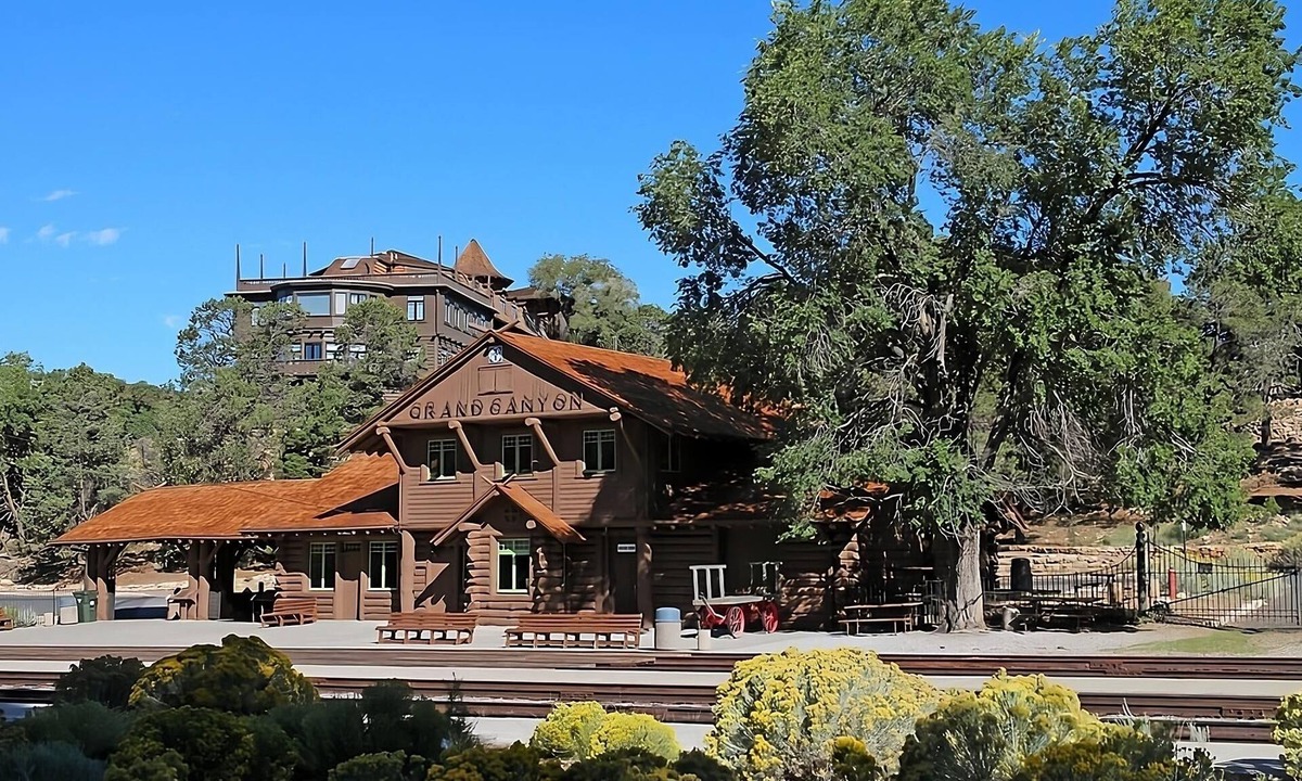 Williams House | 3 Quiet, Comfortable Units in Williams, Free Bfast & Parking, Elk Ridge Ski Lift