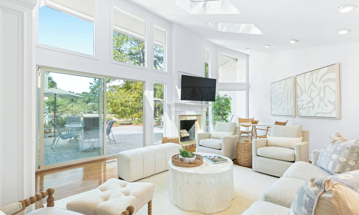 South Beach House | 4 Scaup Court: A BESTNEST by Beverly Serral