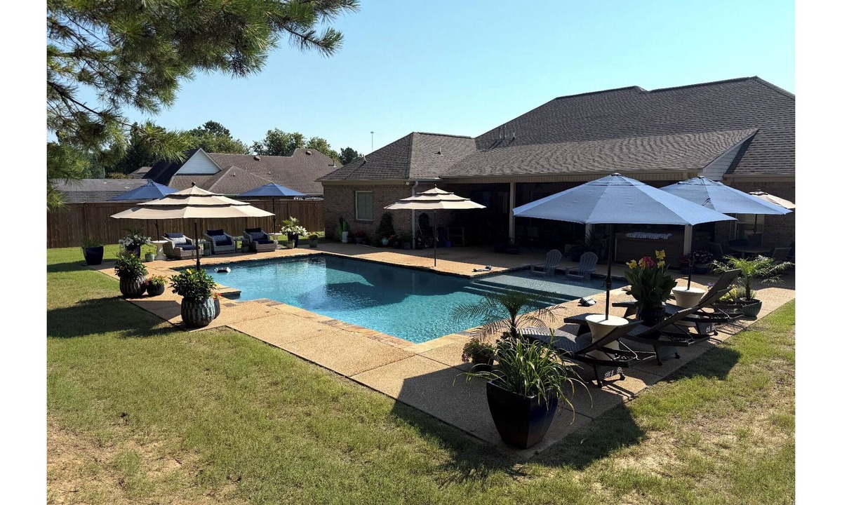 Twelve Oaks House | 4BR Retreat: Heated Pool, Hot Tub & Pool Hall – 3 mi to Ole Miss & Oxford Square