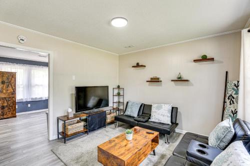 Walterboro House | < 5 Mi to Dtwn Walterboro: Grill, Game & More!