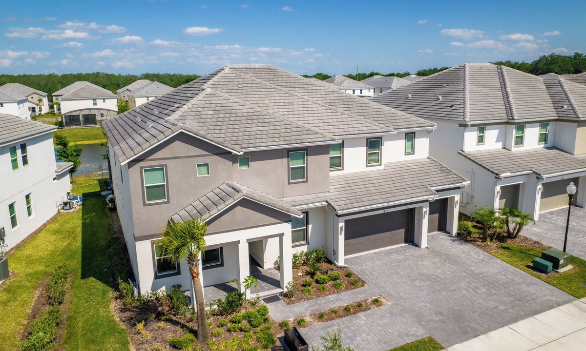 Kissimmee House | 60 Guests Estate with 29 Bedrooms, 27 bathrooms Pool, Lake, Fitness Near Disney