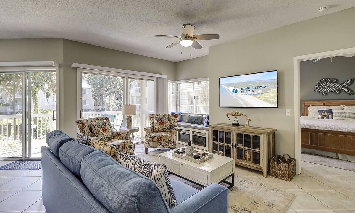 Palmetto Dunes Villa | 606 Barrington Park is less than 100 yards to beach with an oceanfront pool.
