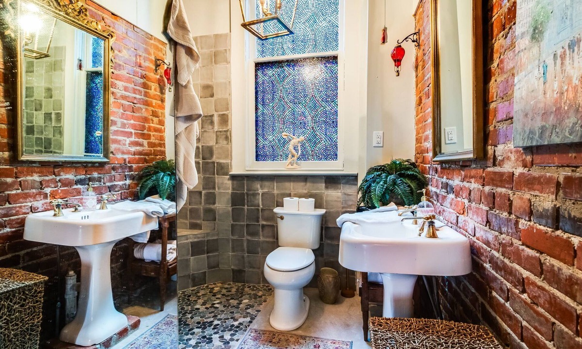 Scott House | A Hidden Gem! Completely Renovated, Historic Bank, Minutes to Lafayette
