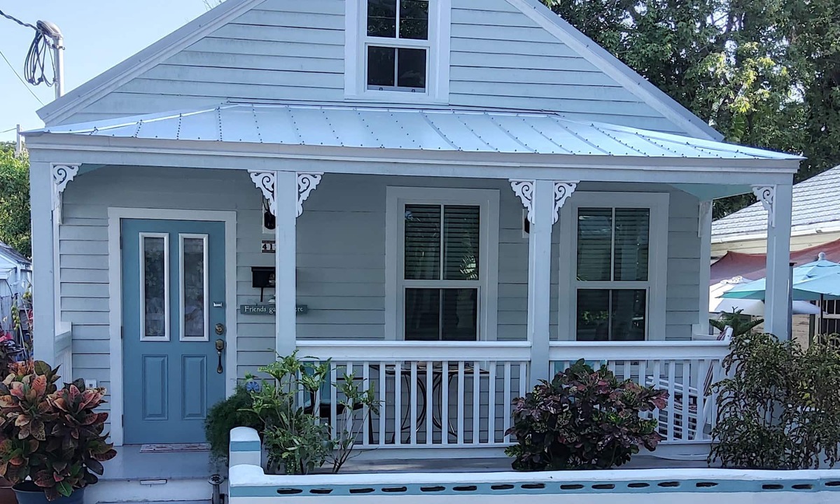 Uptown - Upper Duval Cottage | A Stones Throw Away from Duval - Downtown -Caroline's Cottage KW