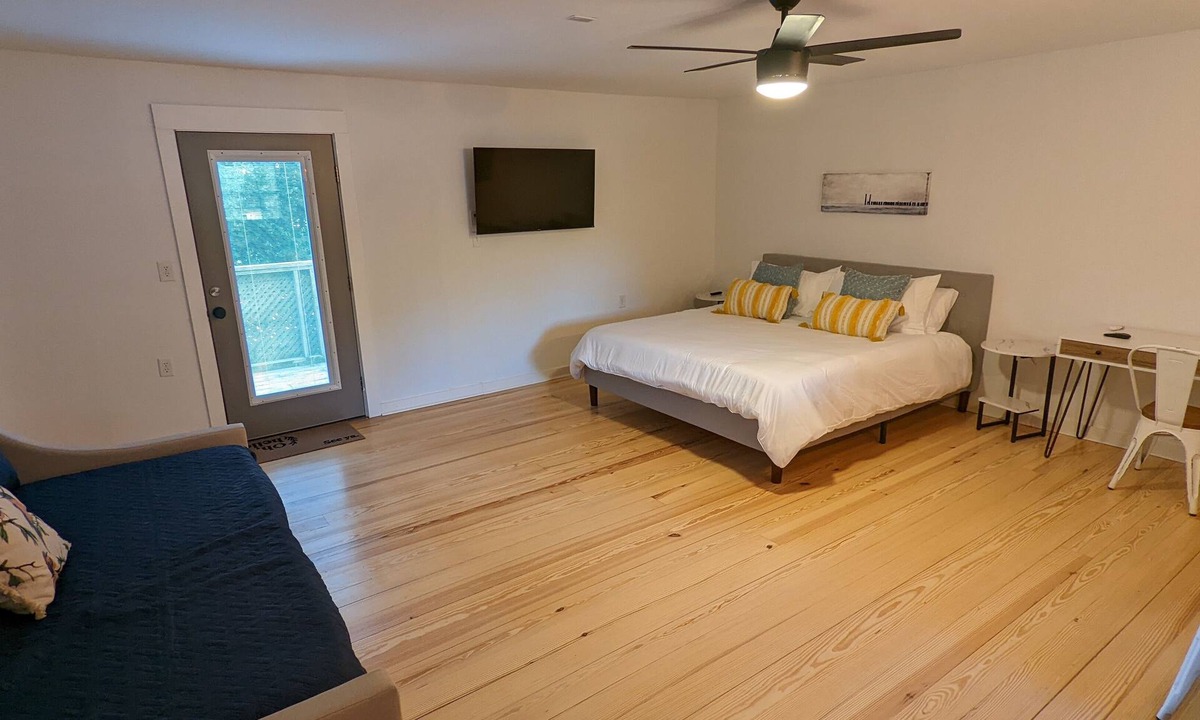 Riverland Terrace Apartment | Adorable Studio Apartment with Patio