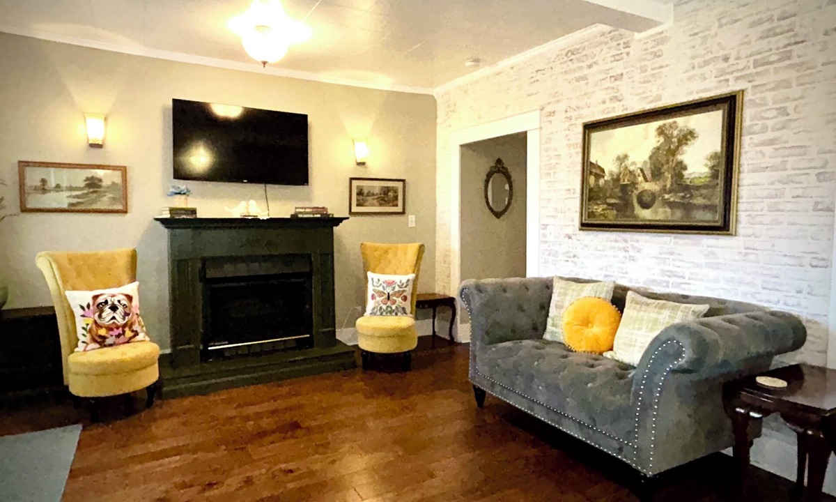Jonesboro House | Aggie House near ASU