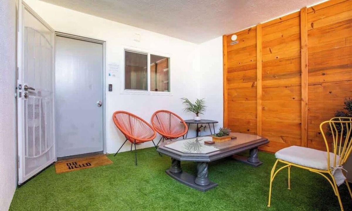 Ladera Heights Apartment | Airy LA Stay Near Stadiums & LAX | Private Patio