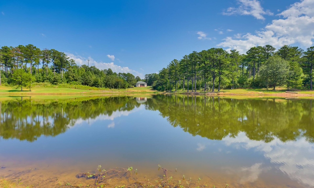 Eutaw House | Alabama Retreat w/Private Pond, Deck & Pool Table