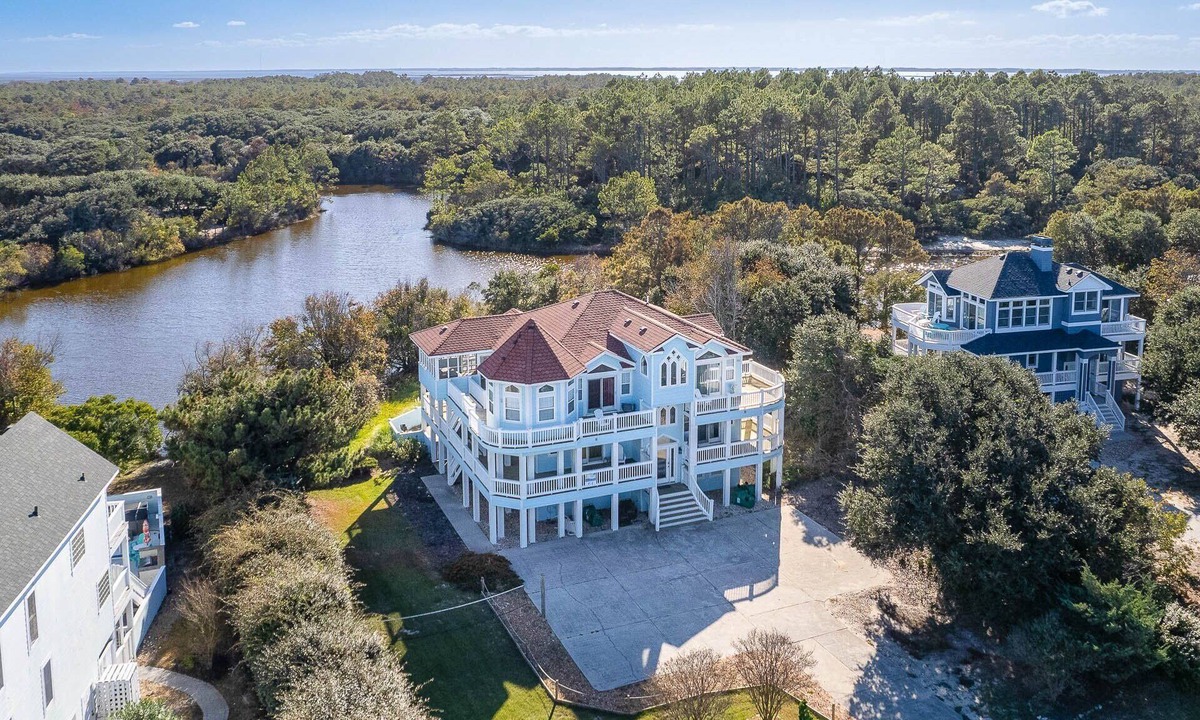 Pine Island House | Angel of the Isle - Pine Island, Short Walk to beach, Sits on 10 Acre Pond, Pool, Hot Tub, Pets OK