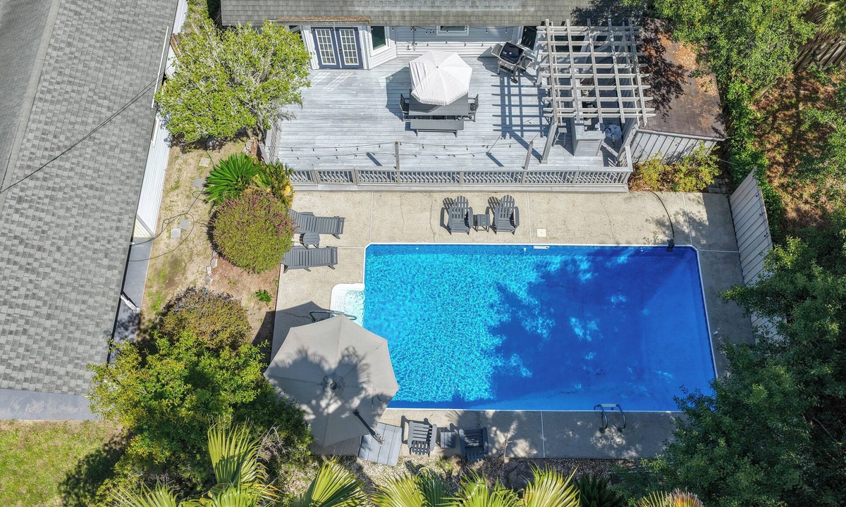 Savannah House | 'Authentic Savannah' Oak canopied Street near Wormsloe/local dining/with pool