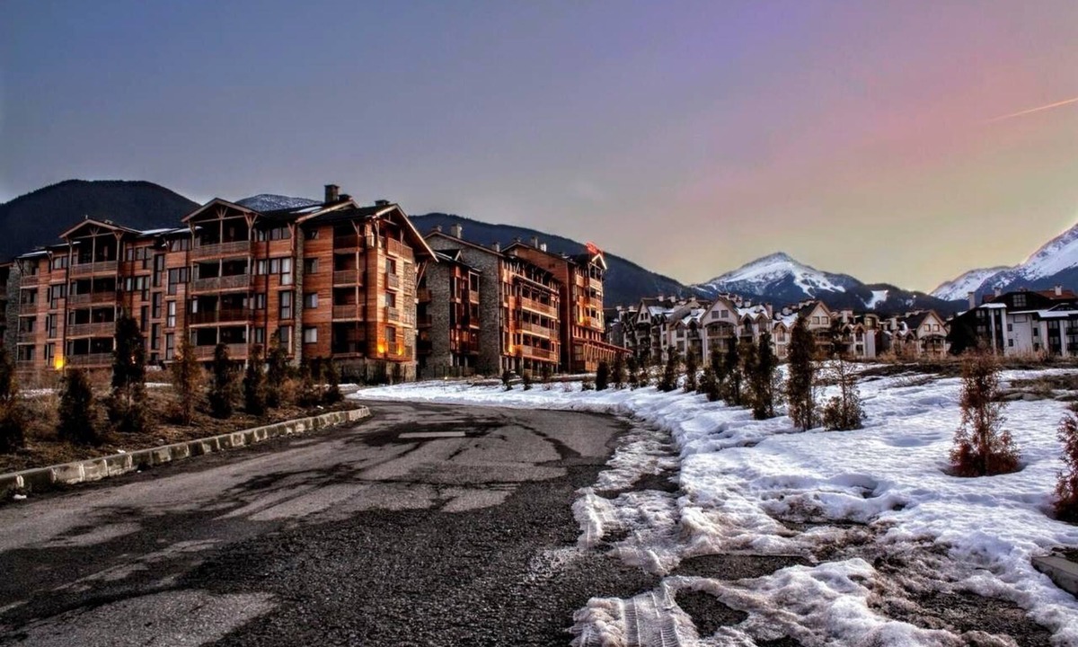 Kvartal Noviya Grad Condo | Bansko Bulgaria - 1-bedroom Suite Condo With Mountain View