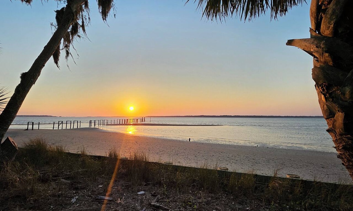 Folly Field House | Beach, Wood-Fired Pizza Oven, Salt Water Heated Pool, Hot tub, Ultra Luxury Home
