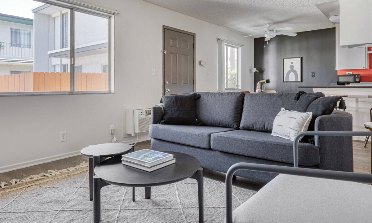 Burbank Apartment | Beautiful Burbank 1BR w/ W/D, Gym & Pool, near TJ & WF, by Blueground