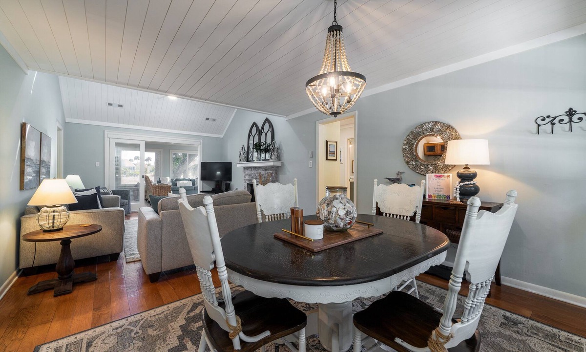 Tarpon Pond Cottage | Beautiful Cottage! Extra Full Bath! Golf Views! Amenity access included-2 dogs under 50# each