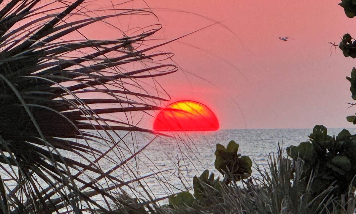 Redington Shores Condo | Best Sunsets on the Beach! 3/3 between Clearwater & St. Pete, Anglers Cove # 107