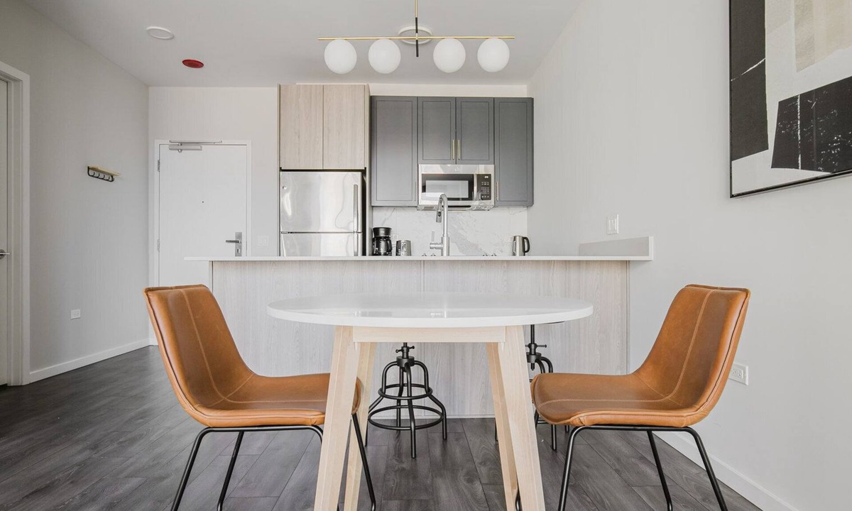 East Hyde Park Apartment | Blueground | Hyde Park, AC, w/d, nr museum