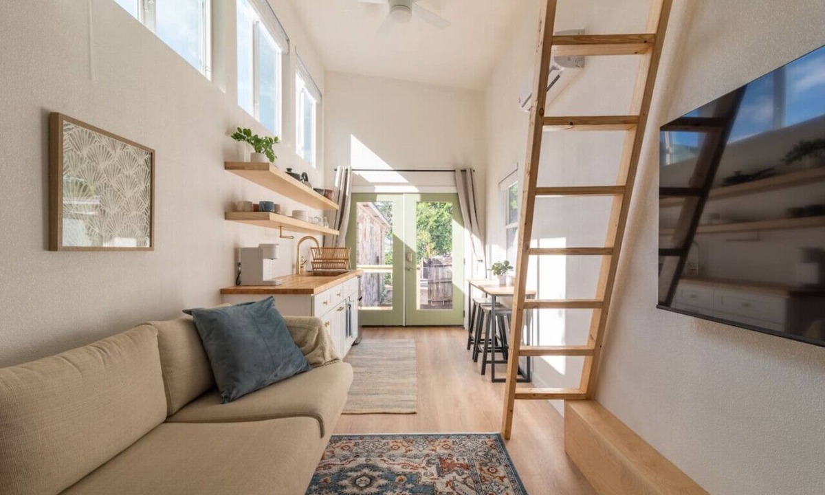 Holly House | BoHo Tiny Home - Walkable to East Austin’s Best!