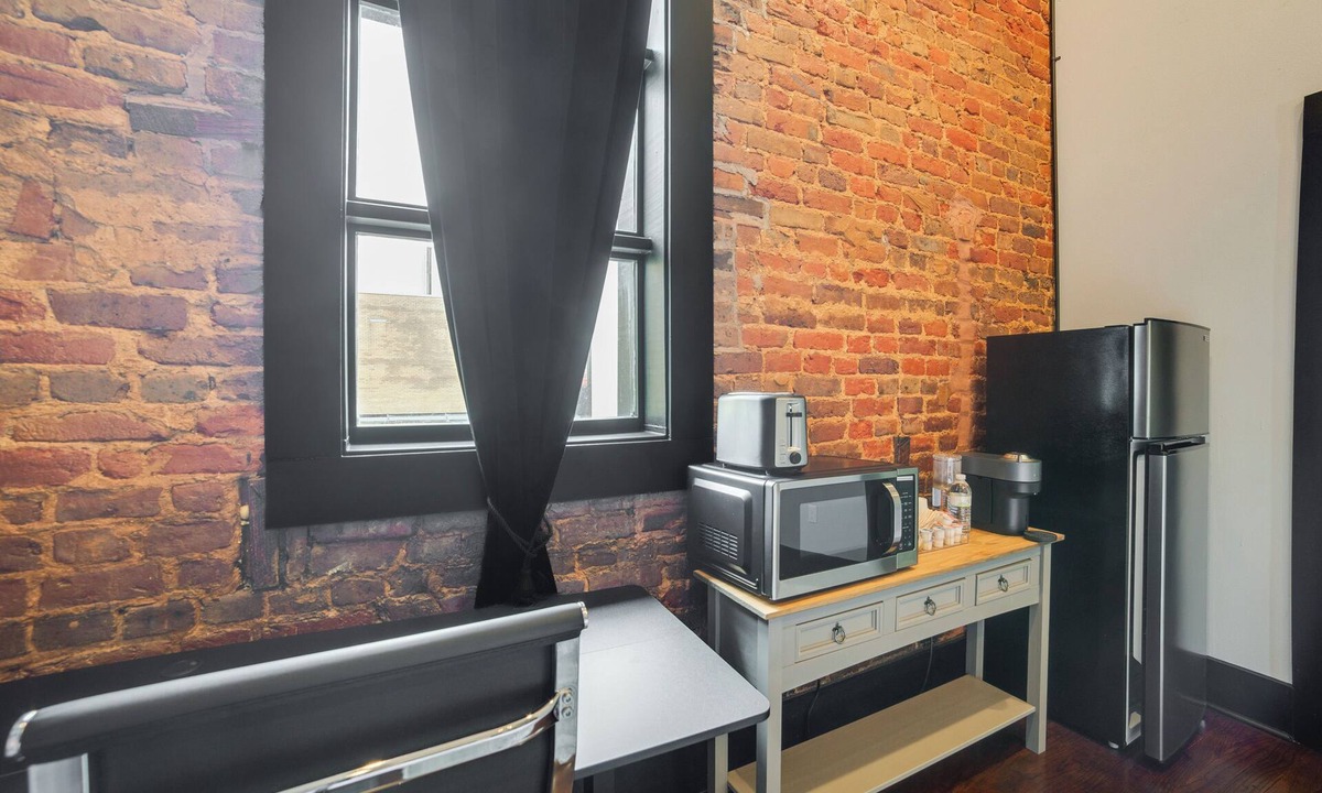 Marshall Apartment | Boutique Studio Stay in the Heart of Marshall!