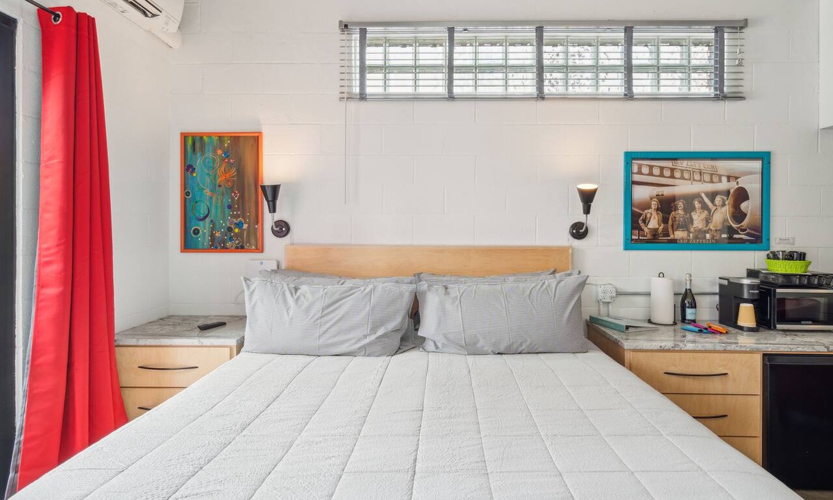 Folly Beach Hotel | Boutique Vera Hotel Room 100: King Room in the Heart of Folly Beach ADA