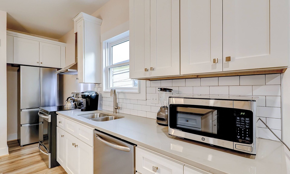 Savannah Victorian District Apartment | Brand-new apartment with great walkable location, central AC, & W/D - near golf