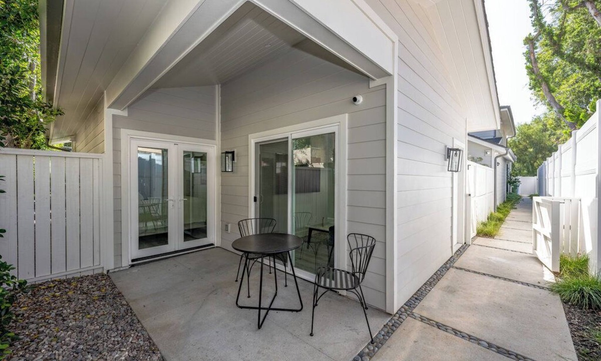 Sherman Oaks Cottage | Brand New Construction- 1 Bdrm Guest House- Sherman Oaks