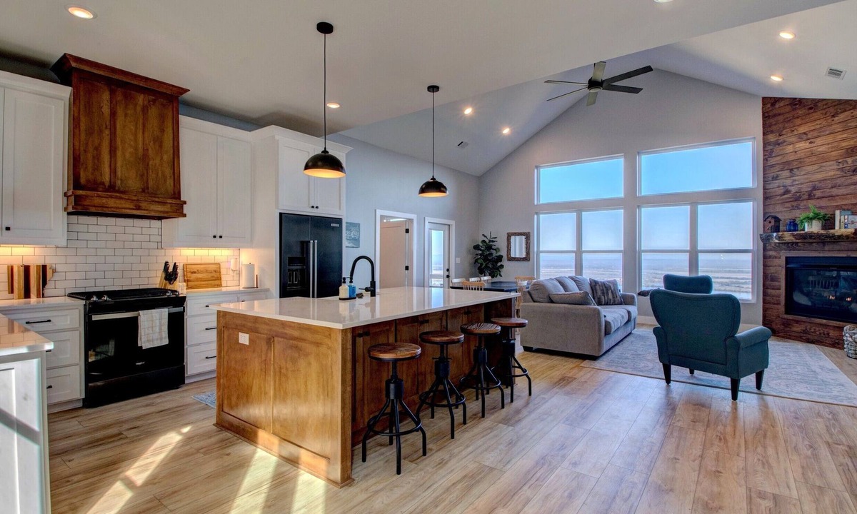 Morrilton House | Brand new home on the North cliff edge of Petit Jean Mountain. 4-person hot tub!