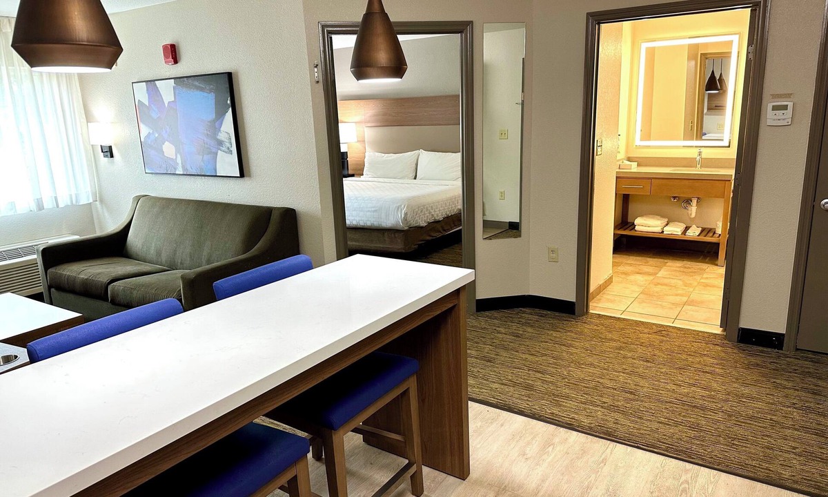 Eden Hotel | Candlewood Suites Savannah Airport by IHG
