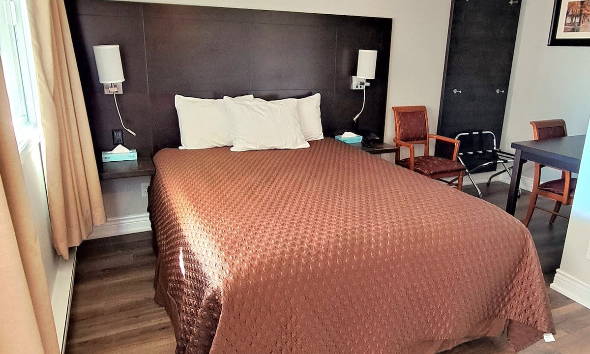 Goderich Hotel | Cedar Lodge Motel
