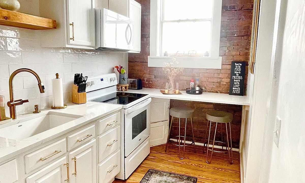 Historic District - North Condo | Charming 1-bedroom condo that sleeps 4 in enchanting Savannah on Historic Square