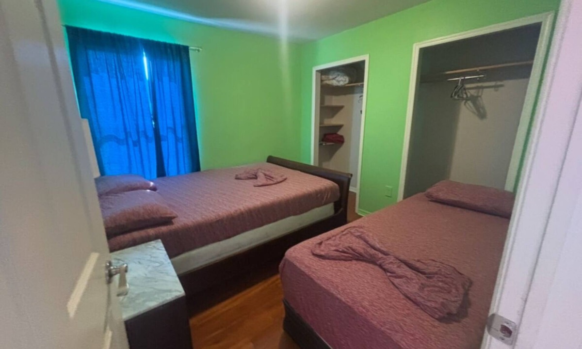 Seven Springs Homes House | Charming 2-bedroom house with WiFi, AC in serene New Port Richey