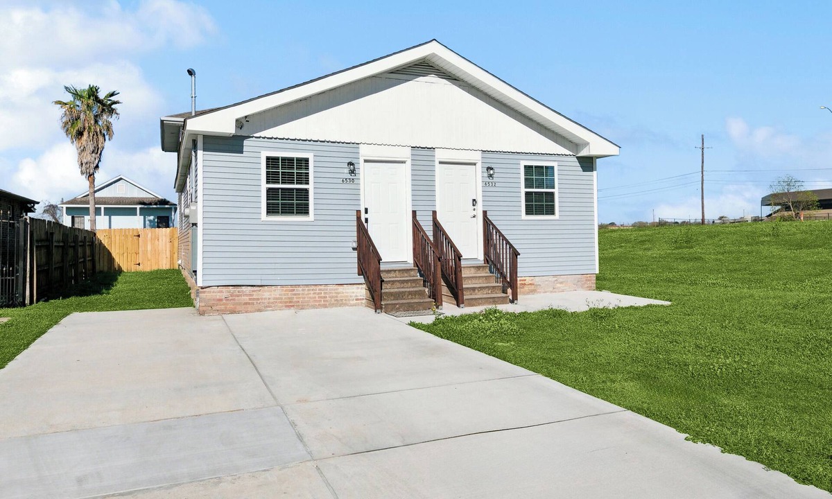 Milneburg House | Charming 3-bedroom house in vibrant New Orleans with WiFi, AC & Large Back Yard