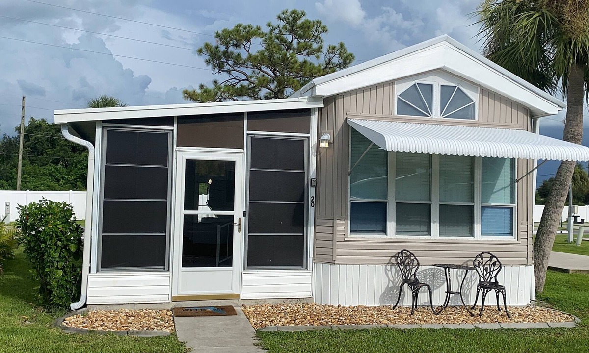 Burnt Store Isles House | Charming and Cozy Tiny Home