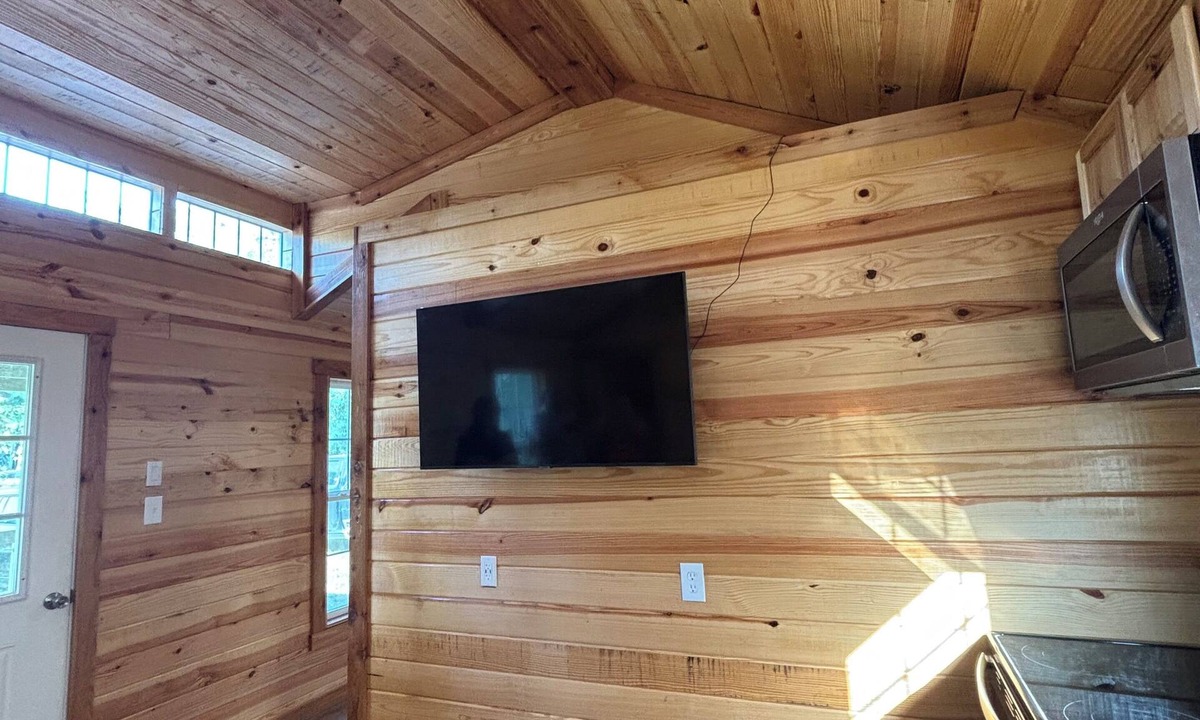 Saint Charles Cabin | Charming cabin in St. Charles, AR just 600 yards from the boat ramp