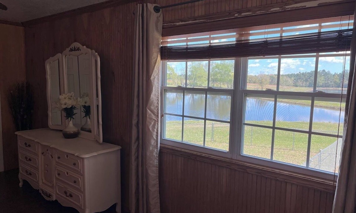 Gulfport Cottage | Charming Cottage in Gulfport overlooking 2 beautiful ponds WIFI Pet Friendly