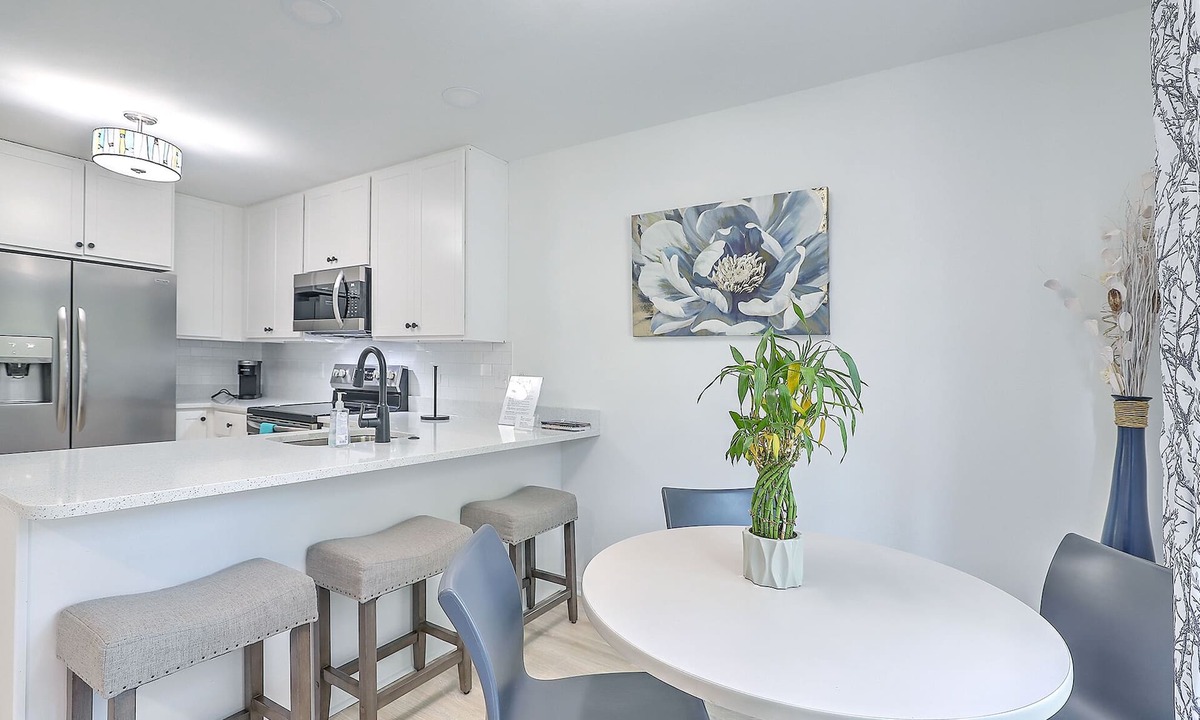 Mount Pleasant House | Cheerful townhome near Isle of Palms, Sullivans Island, Charleston & Shem Creek.