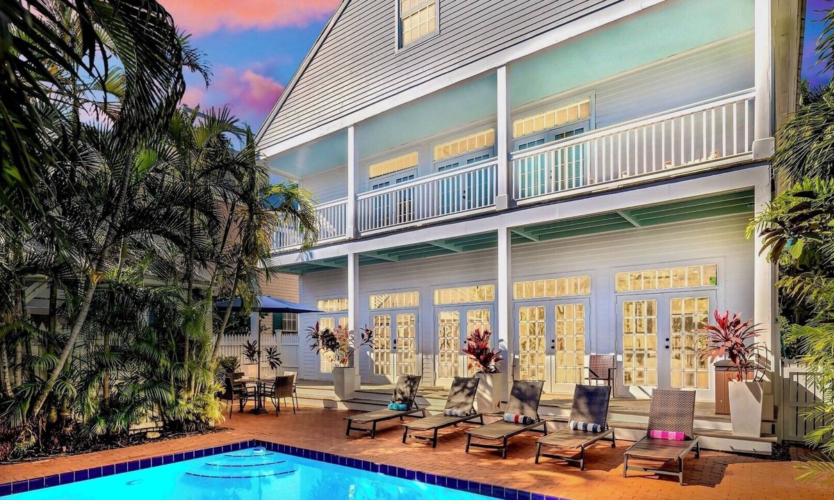 Bahama Village House | *CONCH CASA GRANDE* Home+ Pool near Duval + Last Key White Glove Service.